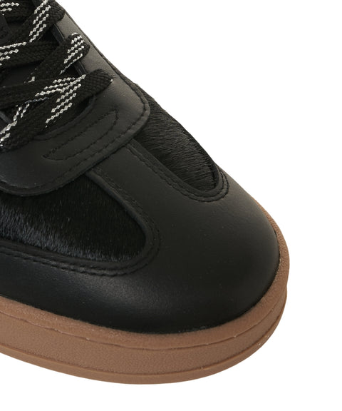 Sneakers aus Ponyfell