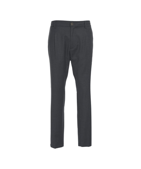 Pantaloni chino con pieghe stirate