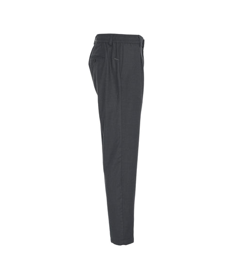 Pantaloni chino con pieghe stirate