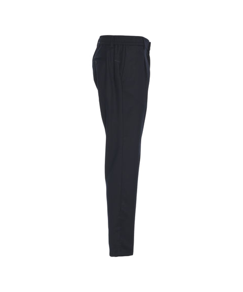 Pantaloni chino con pieghe stirate