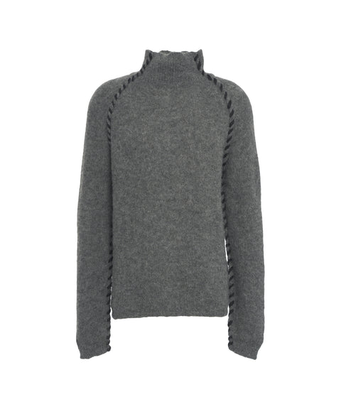 Maglione con cuciture decorative