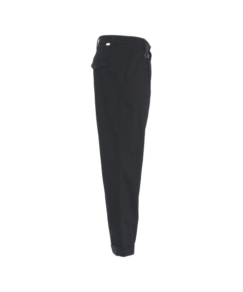 Pantaloni chino con pieghe
