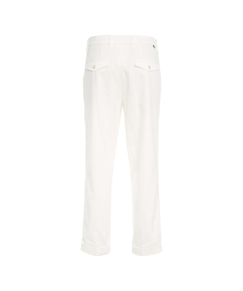 Pantaloni chino con pieghe