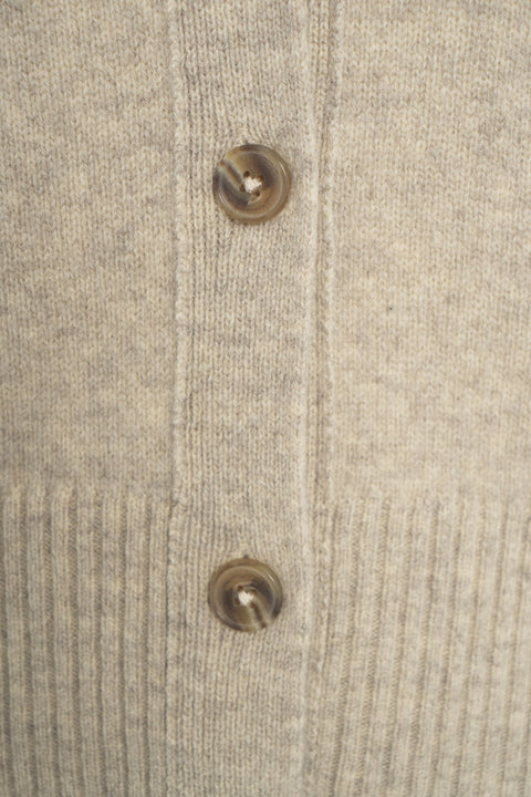 Strickjacke mit V-Ausschnitt