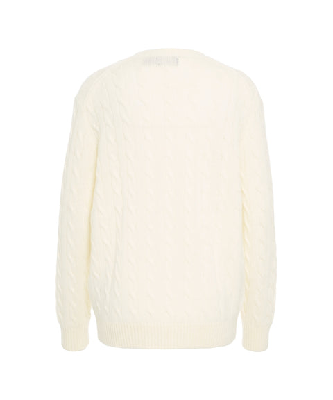 Pullover mit Zopfstrickmuster