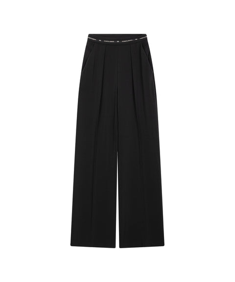 Completo con dettagli a fiocco