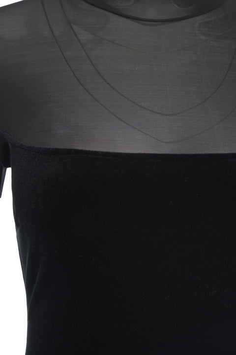 Abito con dettagli semitrasparenti