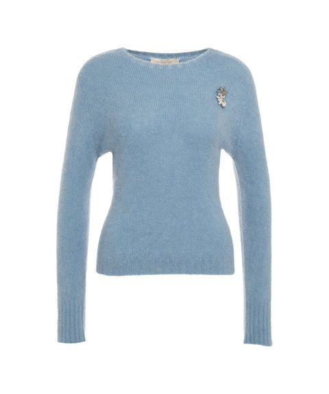 Pullover mit Brosche