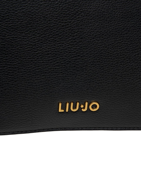 Umhängetasche mit Logodetail