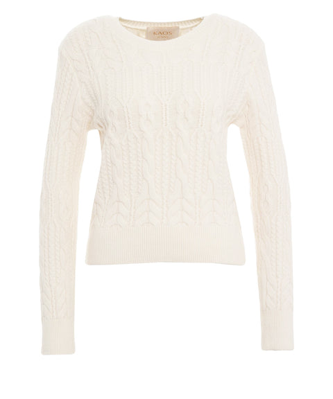 Pullover mit Zopfstrickmuster