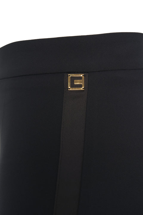 Pantaloni capri