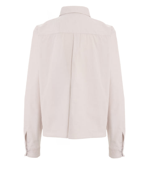 Camicia con tascha applicata