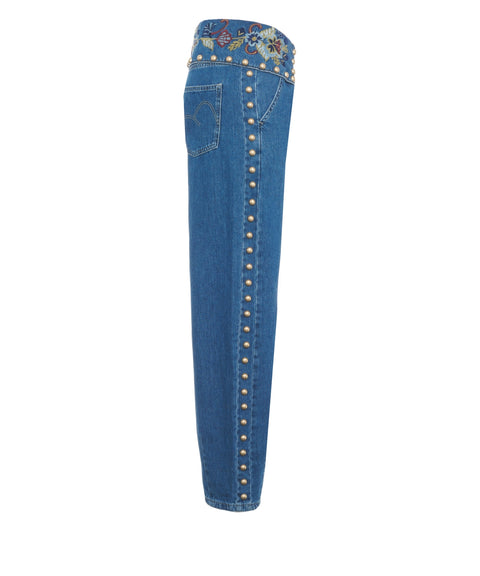 Jeans con ricami e dettagli borchie