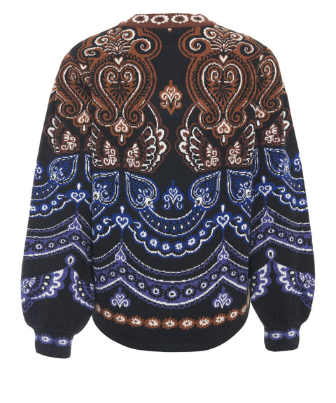 Pullover mit Stickereien