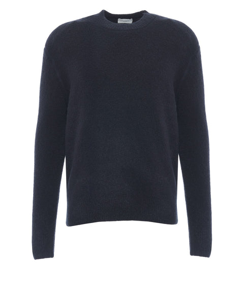 Pullover with raglan sleeves