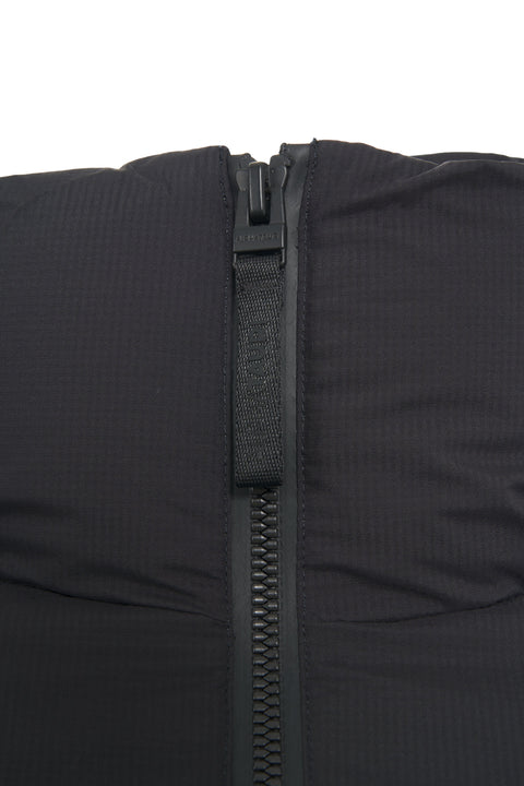 Puffer jacket with stand-up collar