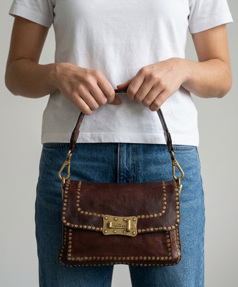 Shoulder bag in leather