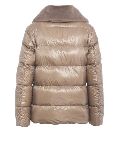 Daunenjacke mit Pelzkragen