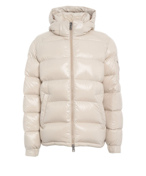 Puffer jacket with sleeve pocket