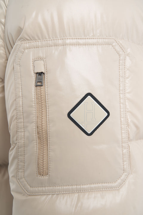 Puffer jacket with sleeve pocket