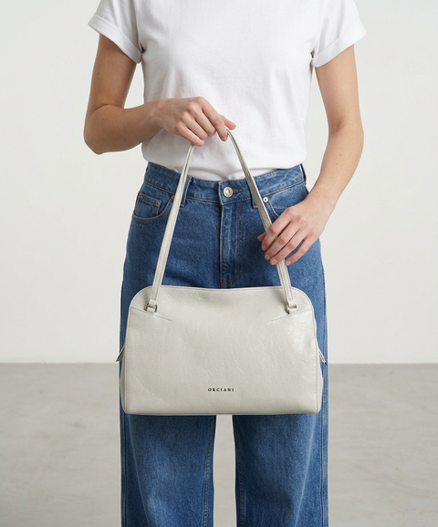 Handbag in leather