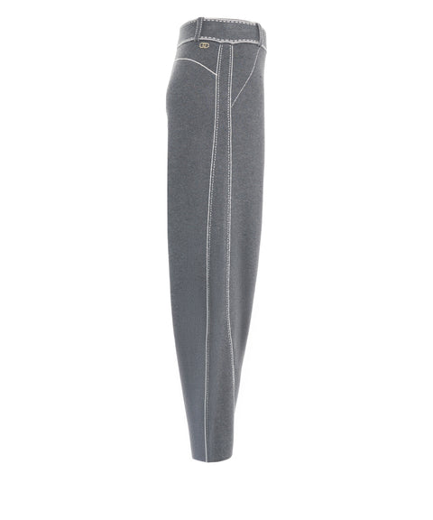Trousers with seam details