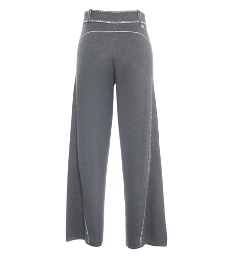 Trousers with seam details