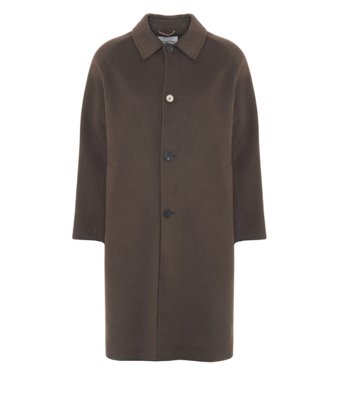 Coat with raglan sleeves