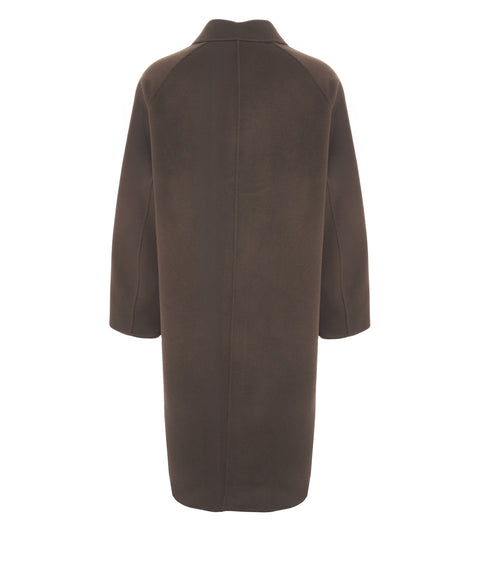 Coat with raglan sleeves