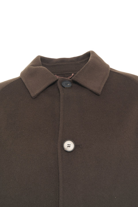 Coat with raglan sleeves