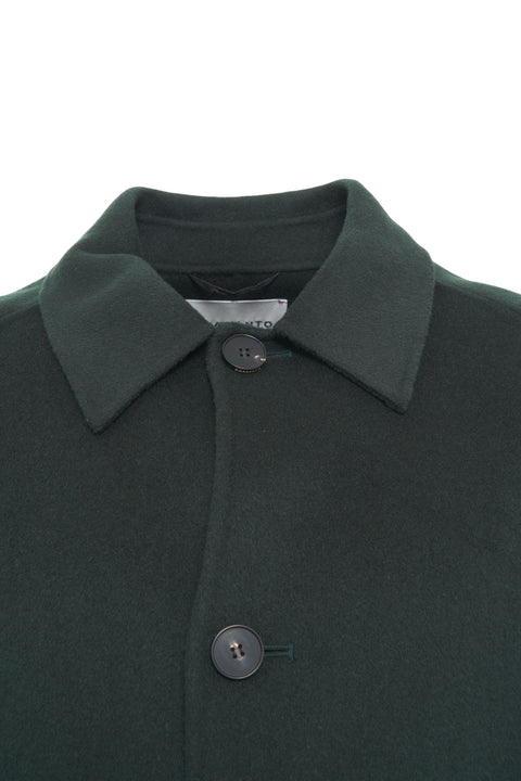Coat with raglan sleeves