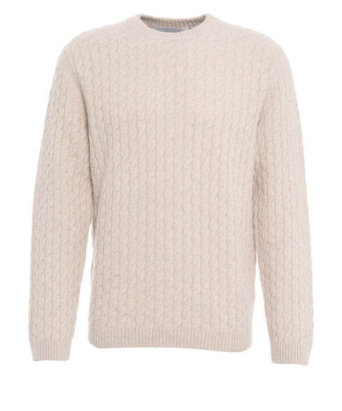Pullover mit Zopfstrickmuster