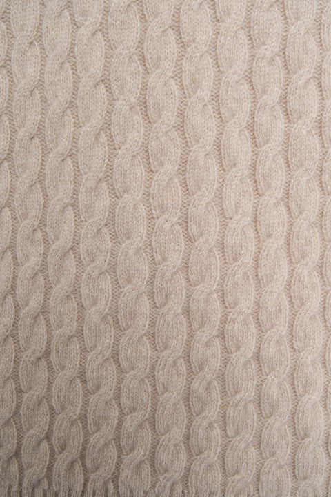 Pullover mit Zopfstrickmuster
