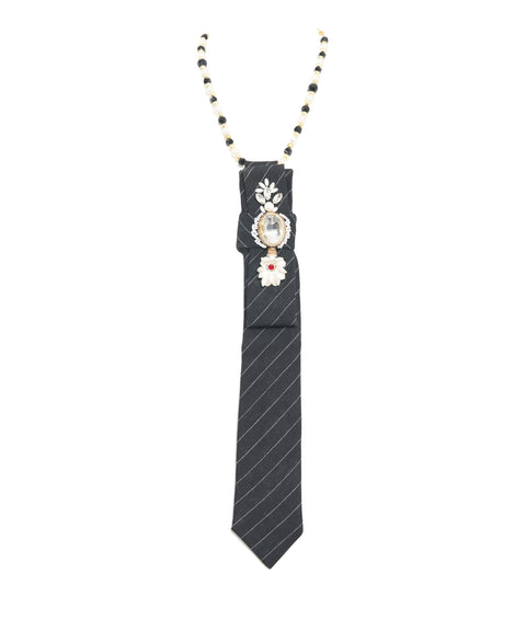 Necklace in tie design