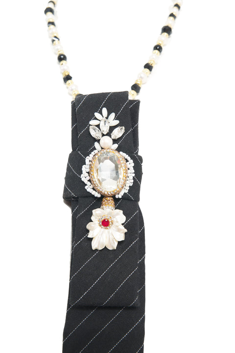 Necklace in tie design
