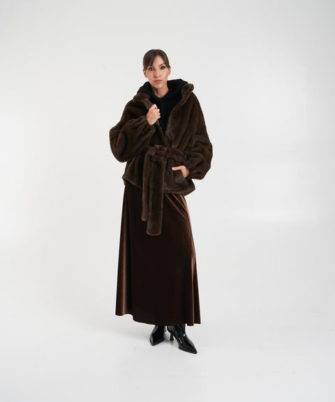 Giacca in ecopelliccia con cintura in vita