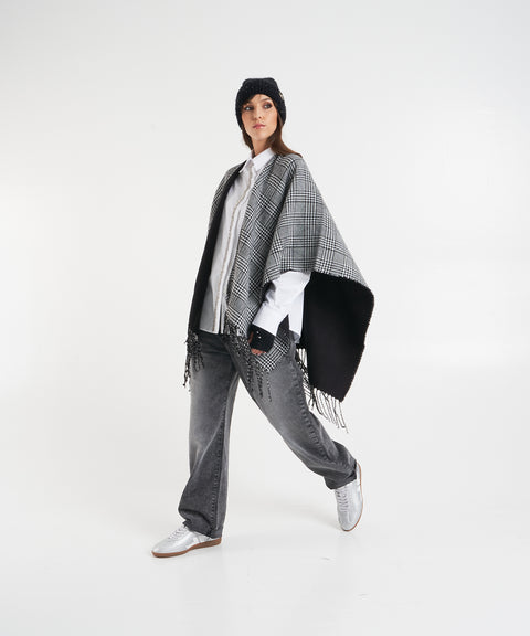 Mantella con dettaglio frange