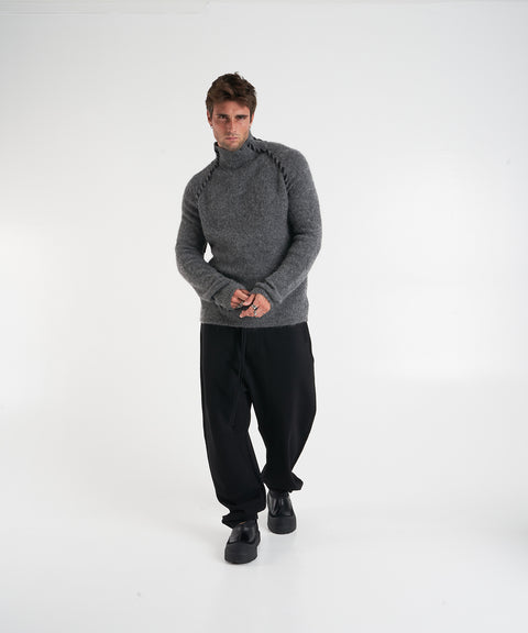 Maglione con cuciture decorative