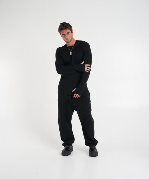 Maglione in maglia con fori per i pollici