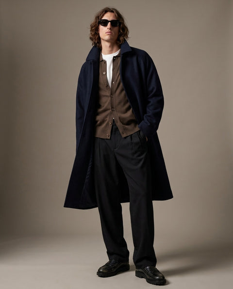 Coat with raglan sleeves