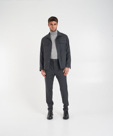 Pantaloni chino con pieghe stirate