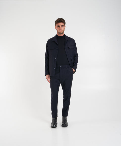 Pantaloni chino con pieghe stirate